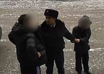 Участковый спас маленькую девочку от пьяного мужчины в Семее