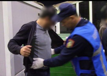 Гражданин Узбекистана пытался провезти гашиш в чехле телефона через границу