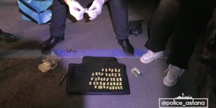 Наркодилера с кокаином задержали в ходе спецоперации в Астане