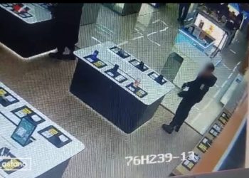 Парень украл телефон у продавца бутика торгового дома в Астане