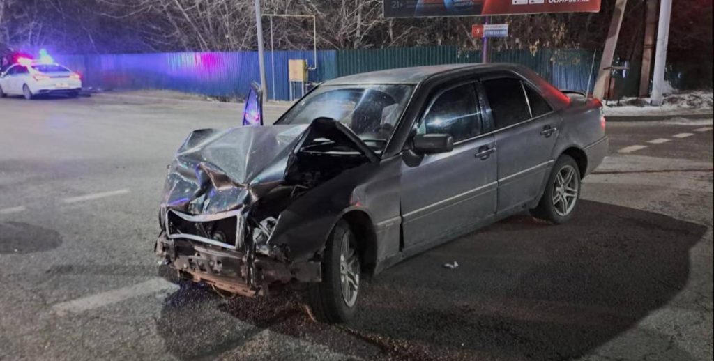 Полицейские задержали водителя, пытавшегося скрыться с места ДТП в Жетiсу