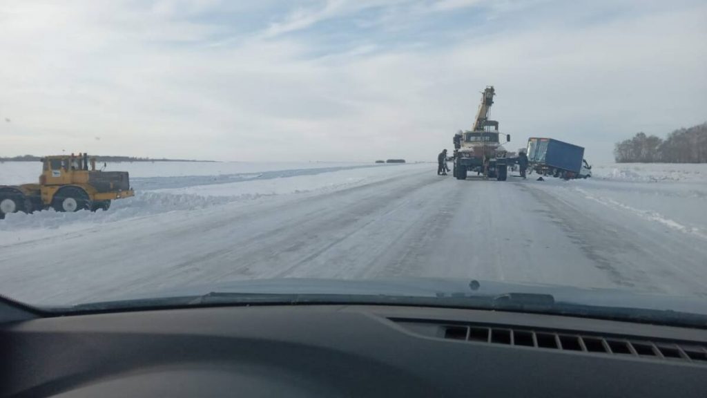 В СКО полицейские дважды помогли вытащить ГАЗель из кювета