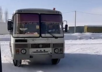 Водитель школьного автобуса без соответствующей категории разъезжал по Актобе