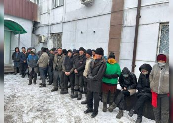 40 иностранцев незаконно трудились на мусорном полигоне в Алматинской области