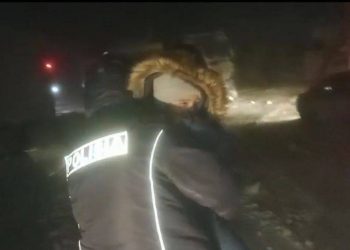 Автобус с иностранцами сломался в непогоду на трассе в Актюбинской области