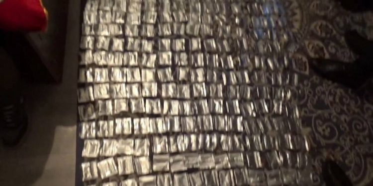 Наркокурьера-гастролера с мефедроном задержала полиция в Таразе