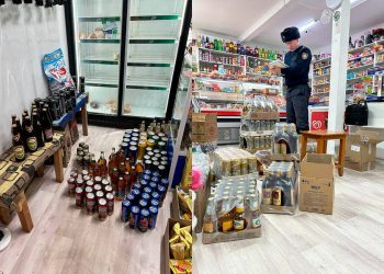 Свыше 460 литров алкоголя изъяли из магазина в СКО, не исполнившего решение суда