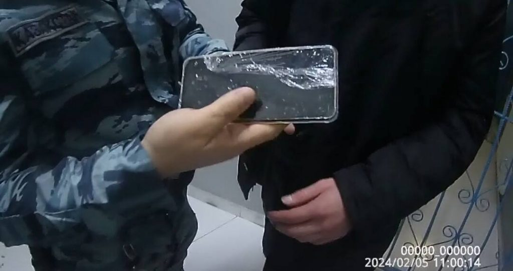 Телефоны пытались пронести в СИЗО общественные защитники