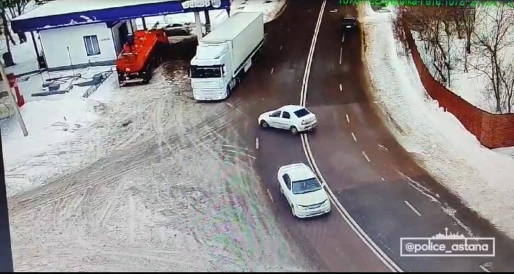 Выехал на встречную полосу: полицейские задержали водителя в Астане