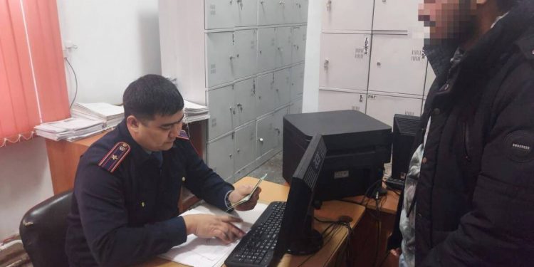 За двойное гражданство жителя области Абай выдворили за пределы РК