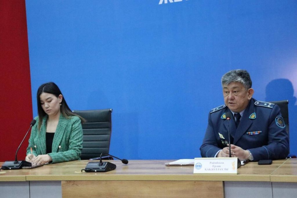 17 иностранцев выдворили за пределы страны полицейские Жетiсу