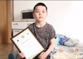 Мальчика, позвавшего на помощь рыбаков для спасения тонущего друга, наградили в Астане