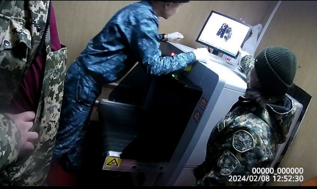 Телефон в пачке стирального порошка пытались передать в колонию в Усть-Каменогорске