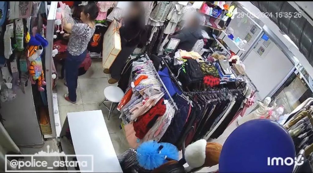 Мужчина украл детскую одежду из бутика в торговом доме Астаны