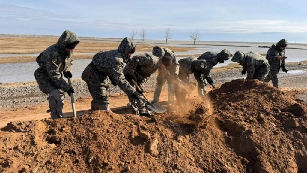 Более 1100 солдат и курсантов Нацгвардии приняли участие в противопаводковых мероприятиях