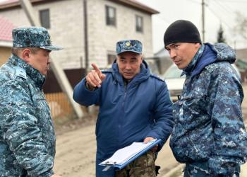 Полицейские помогли эвакуированным петропавловцам убедиться в сохранности имущества