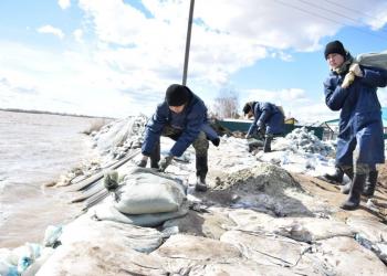 Гвардейцы с юга борются с наводнениями на западе страны