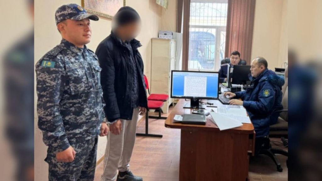 Марихуану и психотропные вещества изъяли полицейские у жителя Туркестанской области