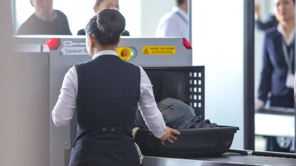 Нетрезвый мужчина оказал неповиновение полицейским при задержании в столичном аэропорту