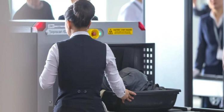 Нетрезвый мужчина оказал неповиновение полицейским при задержании в столичном аэропорту