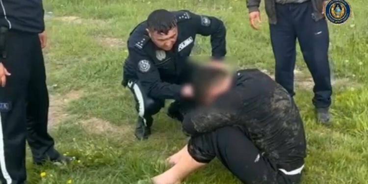 Патрульные полицейские спасли мужчину, тонущего в реке Сырдарье