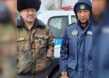 Павлодарский участковый приютил из подтопленного дома семью сельчанина