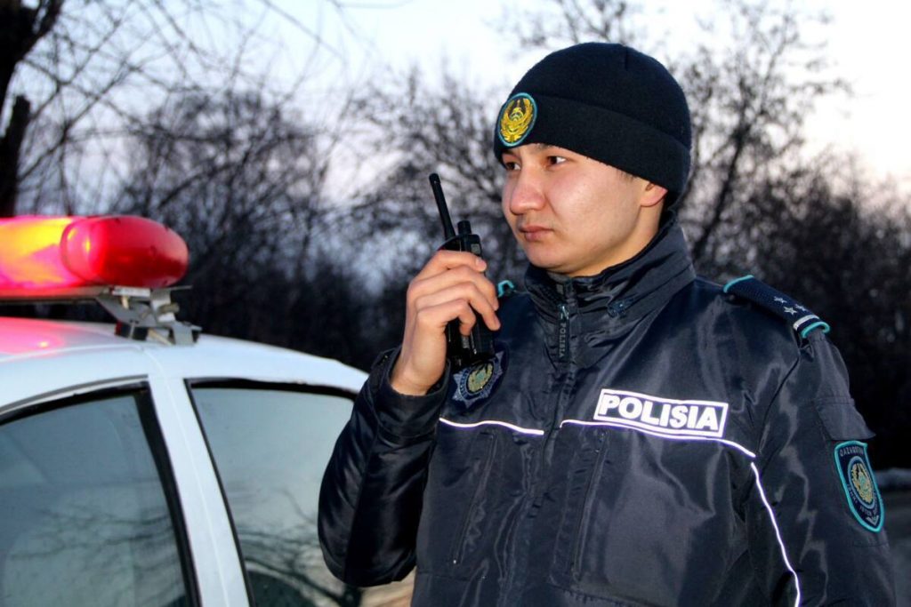 Полицейские обеспечивают общественный порядок в паводкоопасных участках Петропавловска