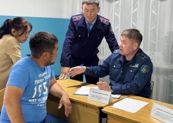 Пострадавшим от паводка гражданам оказывают помощь в документировании полицейские ЗКО