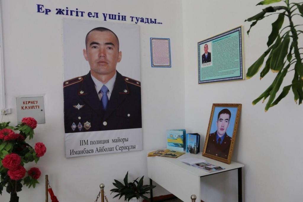 Кабинет НВП открыли в честь погибшего полицейского в одной из школ Актюбинской области