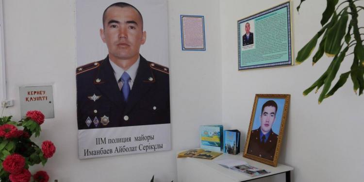 Кабинет НВП открыли в честь погибшего полицейского в одной из школ Актюбинской области