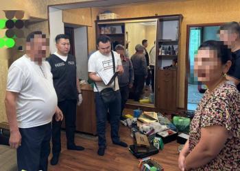 Незаконной добычей недр, хранением оружия занималась группа лиц в Туркестанской области