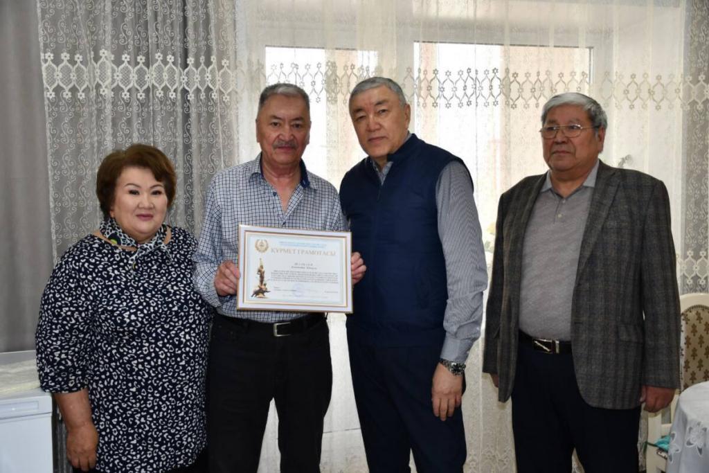 Заслуженного ветерана ОВД поздравили с 70-летним юбилеем в Акмолинской области