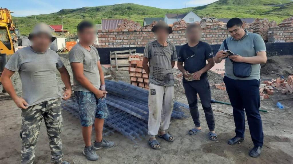 Незаконных трудовых мигрантов выявили в ВКО