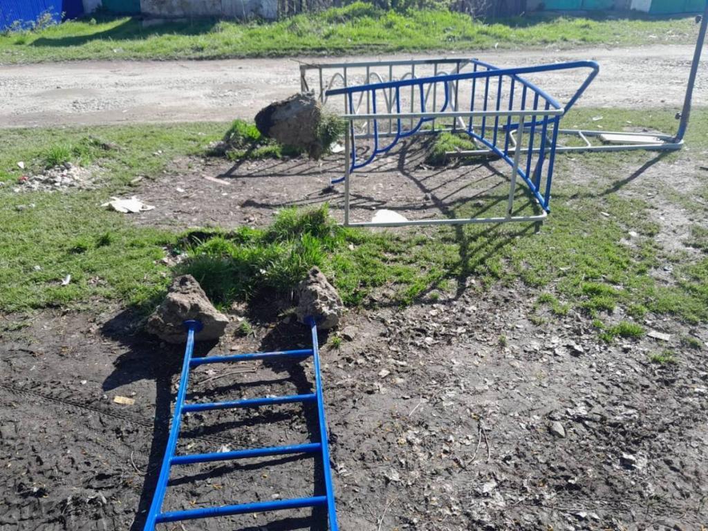 Подростки разгромили детскую площадку в Риддере