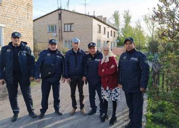 Сельчанин поблагодарил участкового за помощь в поиске престарелой матери