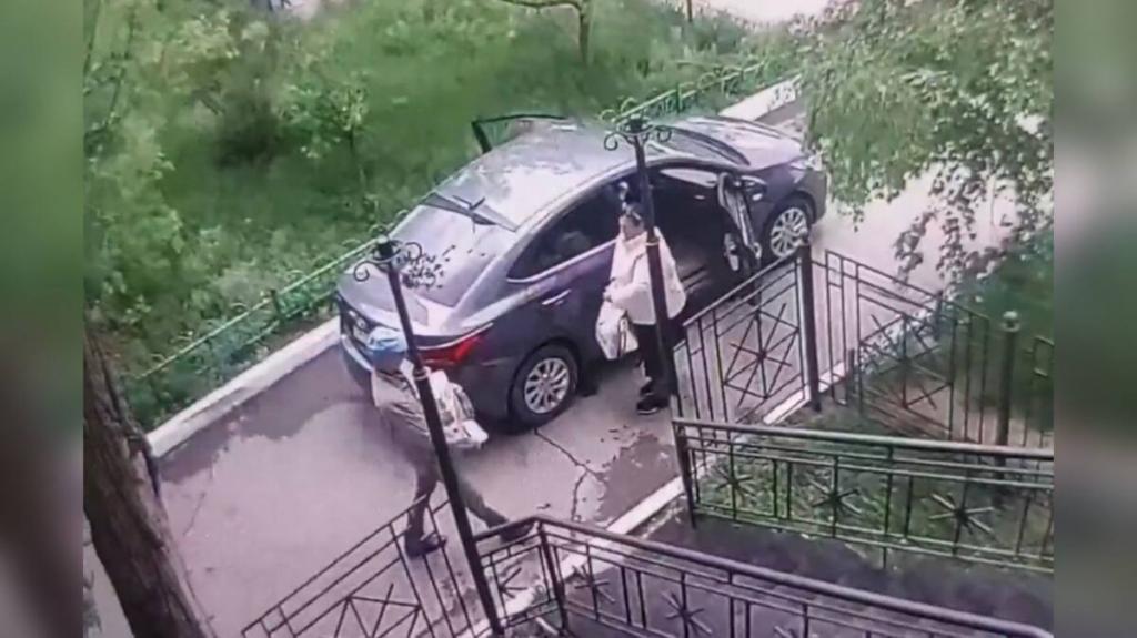 Столичные полицейские нашли потерянный телефон и вернули его владелице