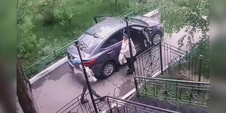 Столичные полицейские нашли потерянный телефон и вернули его владелице