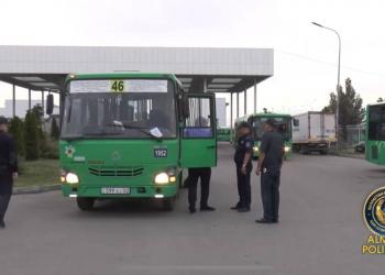 Внезапную проверку провели полицейские в частном автопарке Алматы
