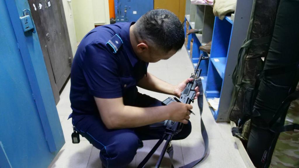 16 нарушений у субъектов, имеющих право на хранение служебного оружия, выявили в СКО