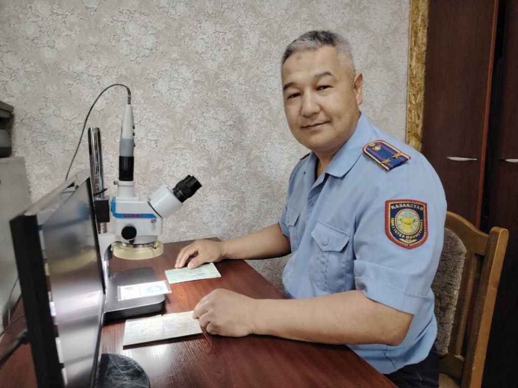 Удостоверение личности в спешке выронил злоумышленник на месте преступления рассказал опытный криминалист из Павлодарской области