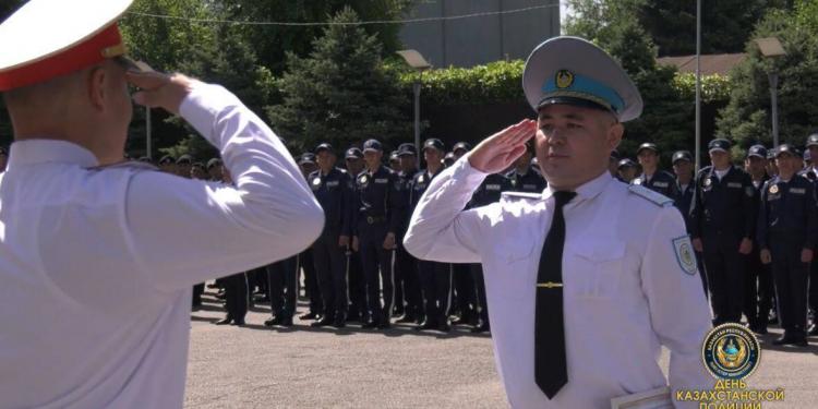 Лучшие стражи порядка поощрены в канун профессионального праздника в Алматы