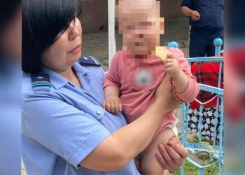 Пропавшего младенца в течение часа вернули родителям в Туркестанской области
