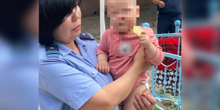Пропавшего младенца в течение часа вернули родителям в Туркестанской области