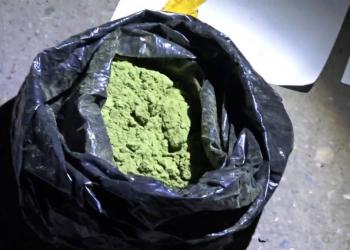 Наркотики в особо крупном размере изъяли полицейские у наркокурьера в ВКО