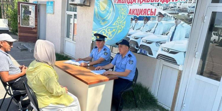 Более 200 жителей проконсультировали полицейские Туркестанской области