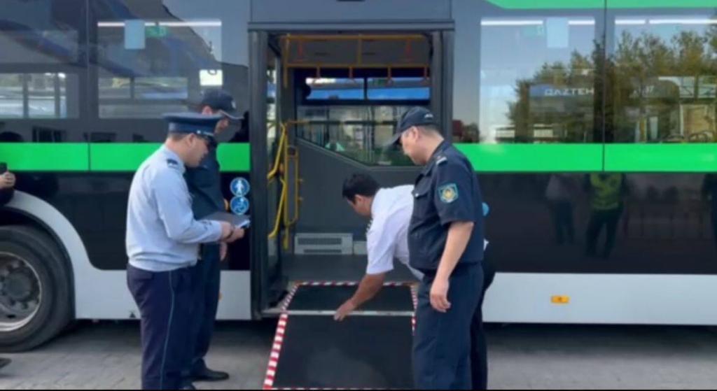 Около 400 нарушений ПДД водителями автобусов выявлено в Астане