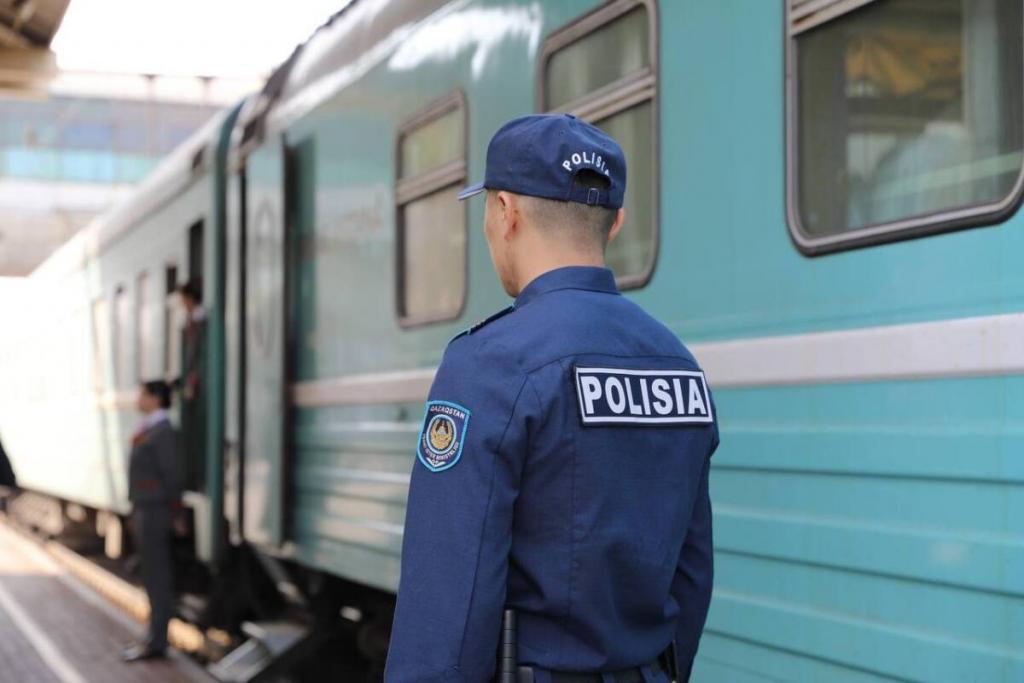 Двое мужчин задержаны транспортной полицией за хранение “синтетики”