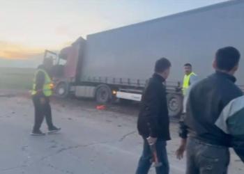 Иностранному водителю в трудной ситуации помогли полицейские на трассе в области Абай