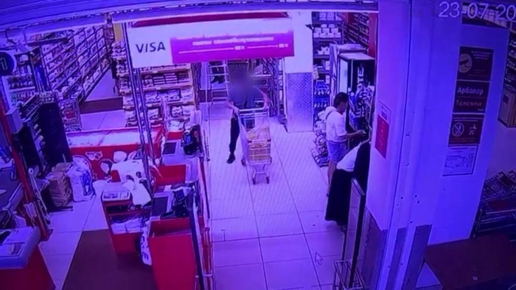 Кража подсолнечного масла попала на камеры видеонаблюдения Астаны