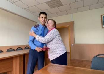 Полицейские вернули бабушке утерянный кошелек в ВКО